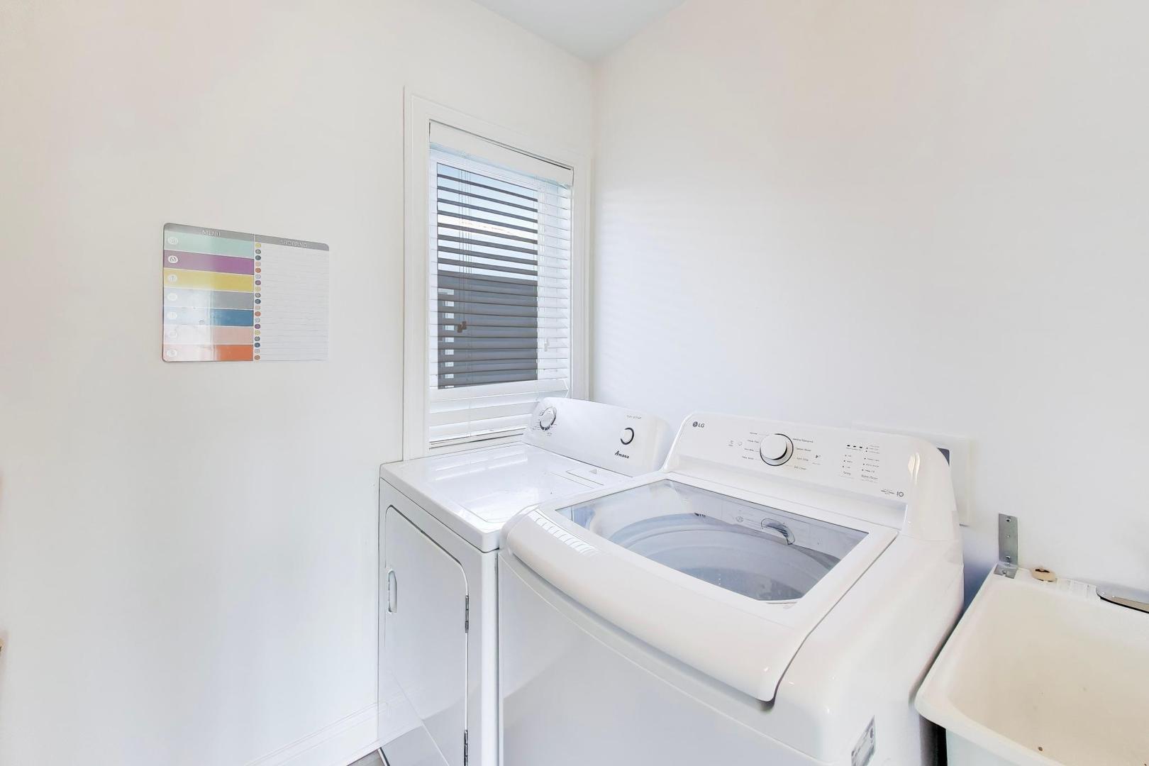 229 North Myrtle Avenue Elmhurst, IL 60126 - Photo 18 of 43 a utility room with dryer and washer