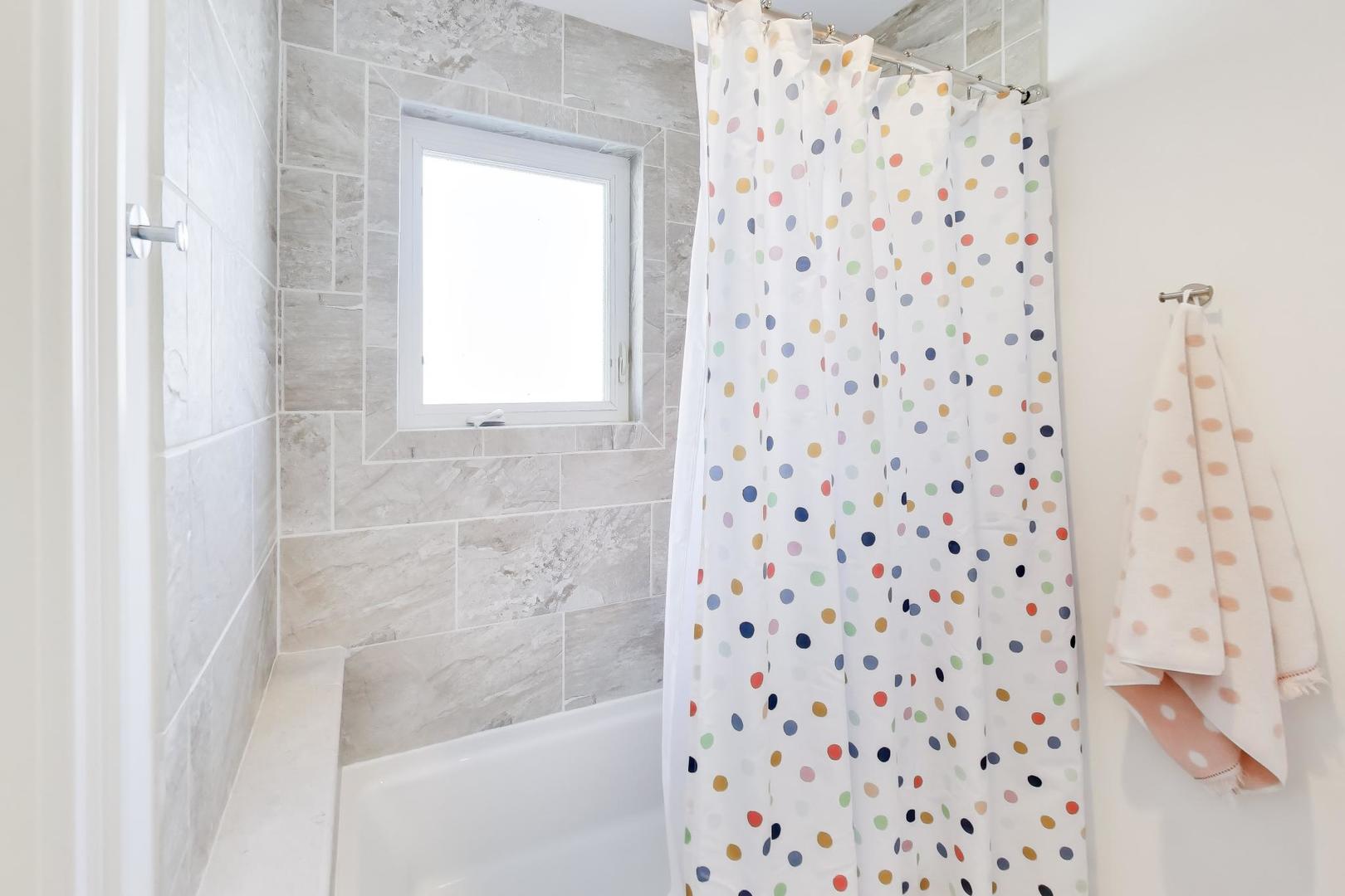 229 North Myrtle Avenue Elmhurst, IL 60126 - Photo 33 of 43 a bathroom with a shower curtain