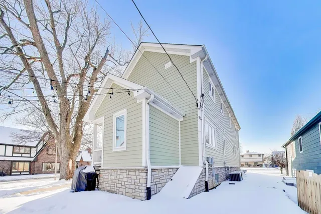 $4,850 | 229 North Myrtle Avenue, Elmhurst, IL 60126