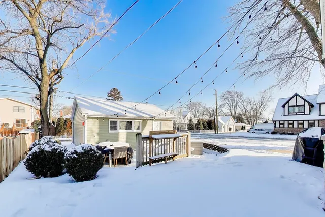 $4,850 | 229 North Myrtle Avenue, Elmhurst, IL 60126