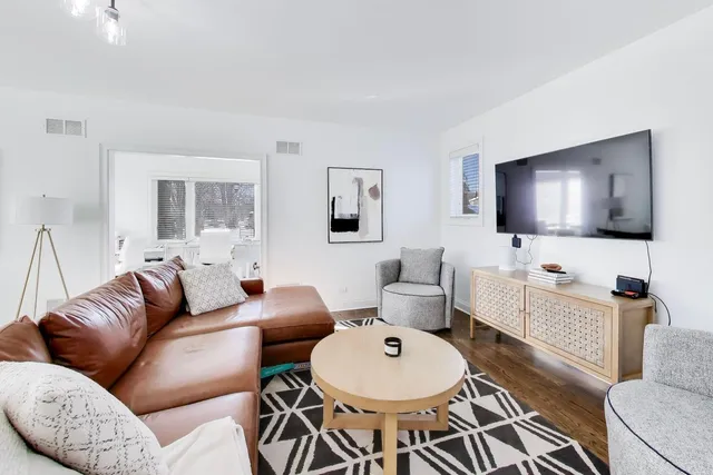 $4,850 | 229 North Myrtle Avenue, Elmhurst, IL 60126