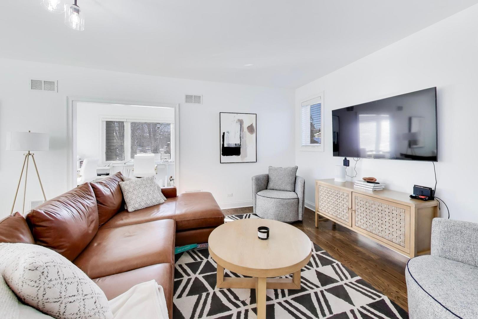 229 North Myrtle Avenue Elmhurst, IL 60126 - Photo 5 of 43 a living room with furniture and a flat screen tv