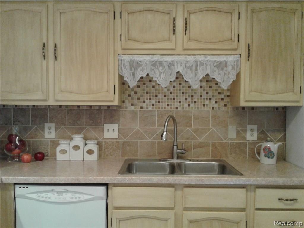 8488 Pepper Ridge Drive Grand Blanc, MI 48439 - Photo 8 of 24 20170624_151724.jpg