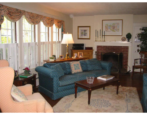 28 Marion Road Marblehead, MA 01945 - Photo 3 of 8