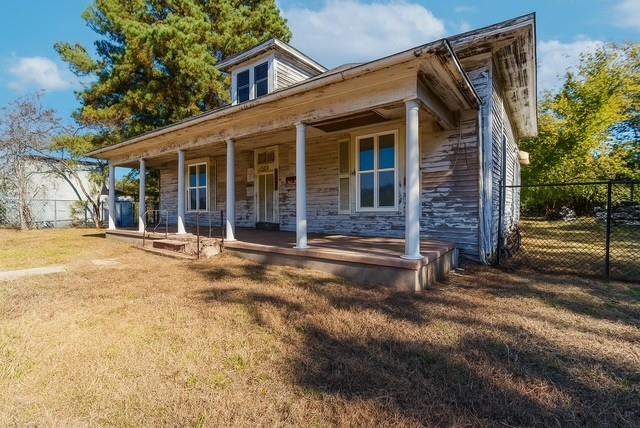 579 17th Street Southeast Paris, TX 75460 - Photo 2 of 2 a view of a house with a outdoor space