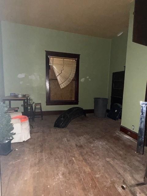 579 17th Street Southeast Paris, TX 75460 - Photo 10 of 22 a room with furniture and a flat screen tv