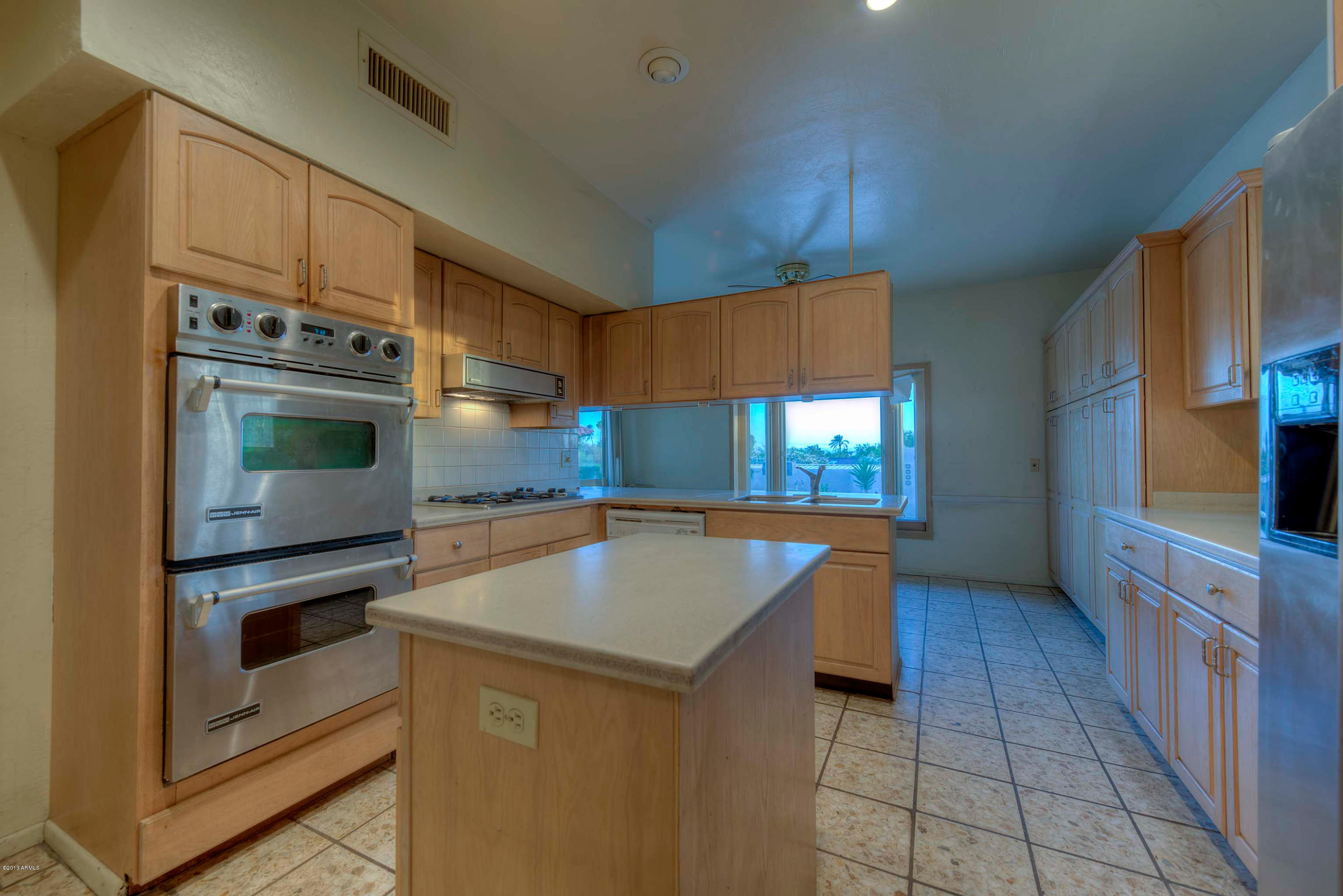 5353 East Rockridge Road Phoenix, AZ 85018 - Photo 11 of 24 009_Kitchen
