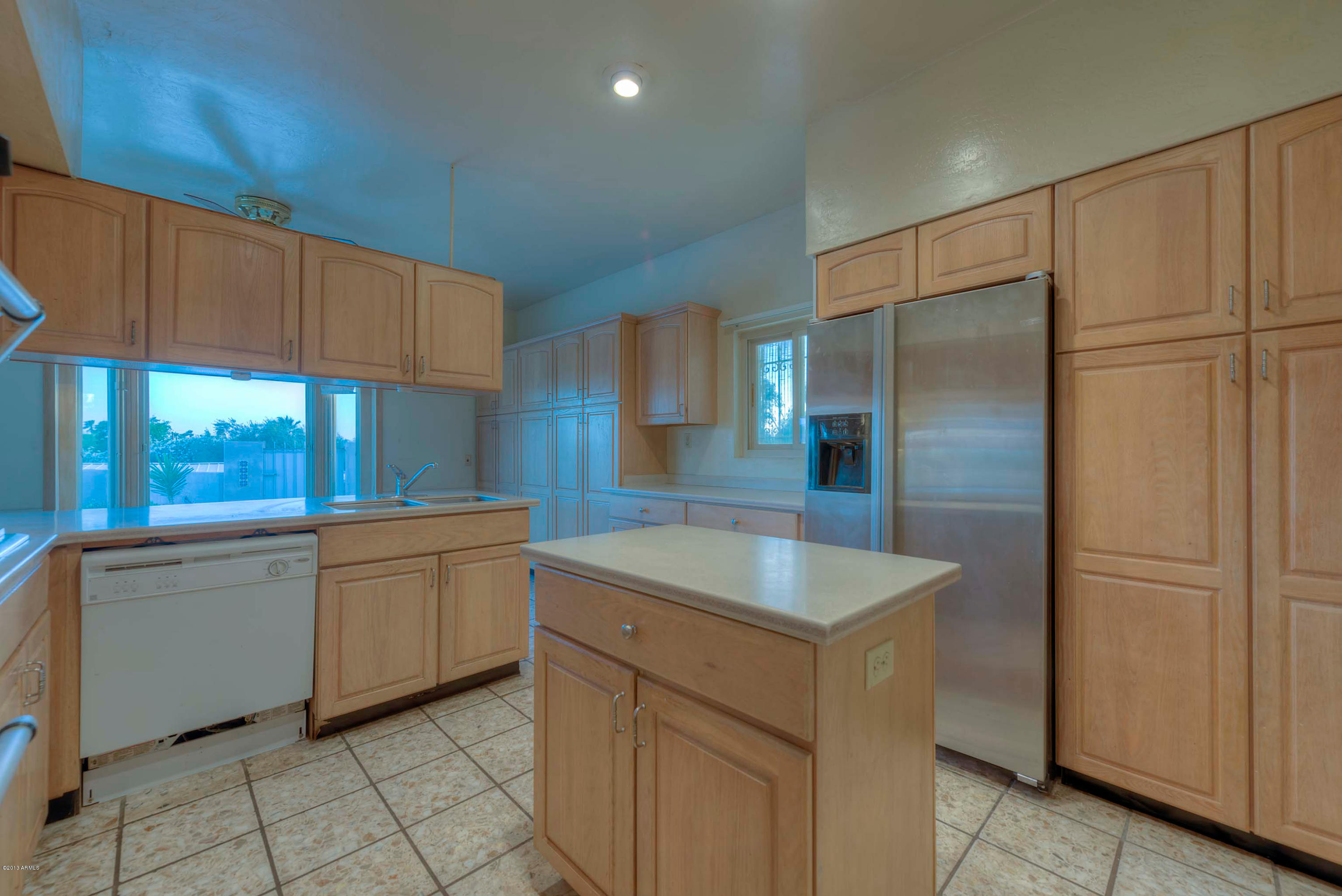 5353 East Rockridge Road Phoenix, AZ 85018 - Photo 12 of 24 010_Kitchen Island