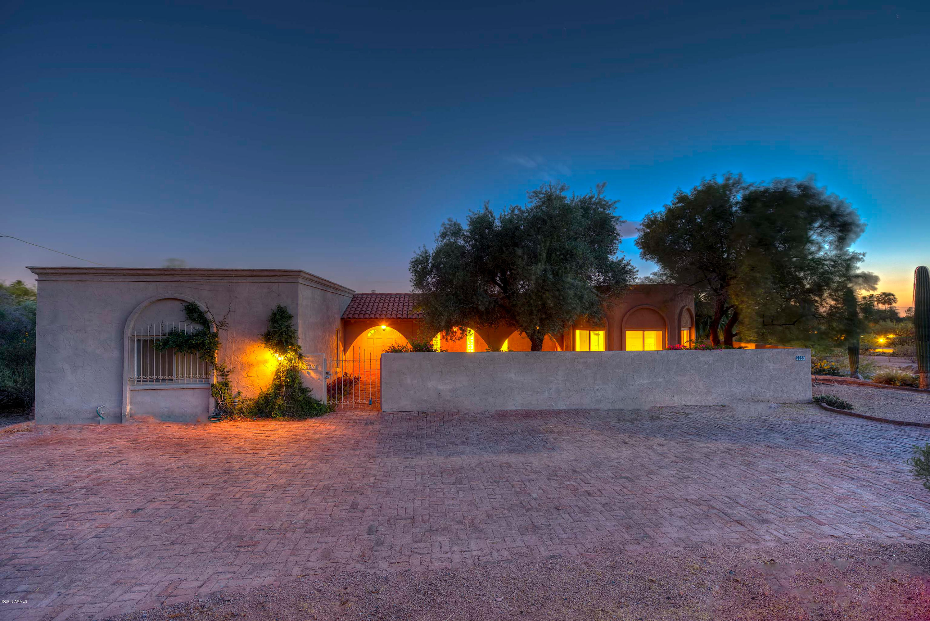 5353 East Rockridge Road Phoenix, AZ 85018 - Photo 2 of 24 002_Front at Dusk