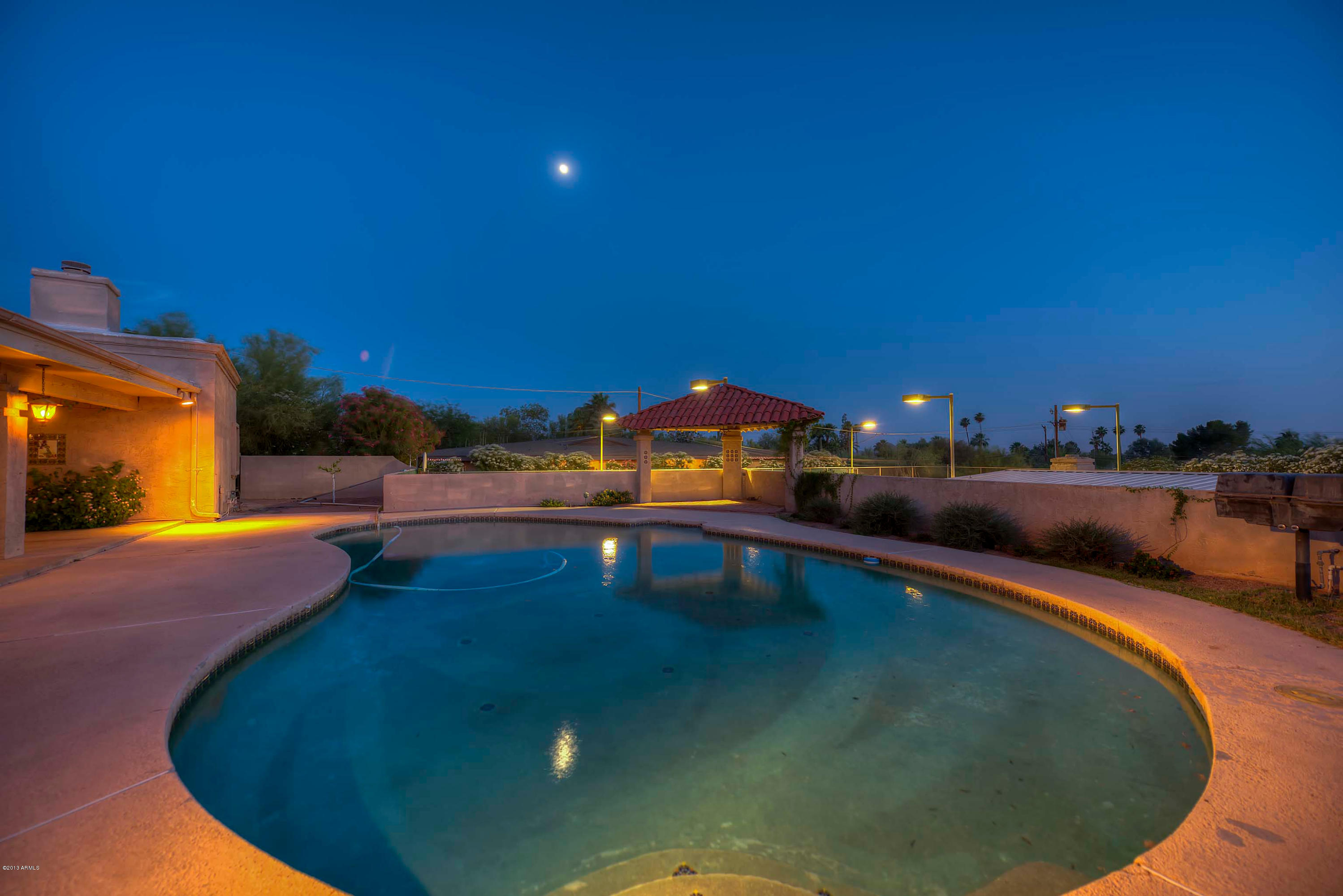 5353 East Rockridge Road Phoenix, AZ 85018 - Photo 23 of 24 021_Pool and Tennis Court