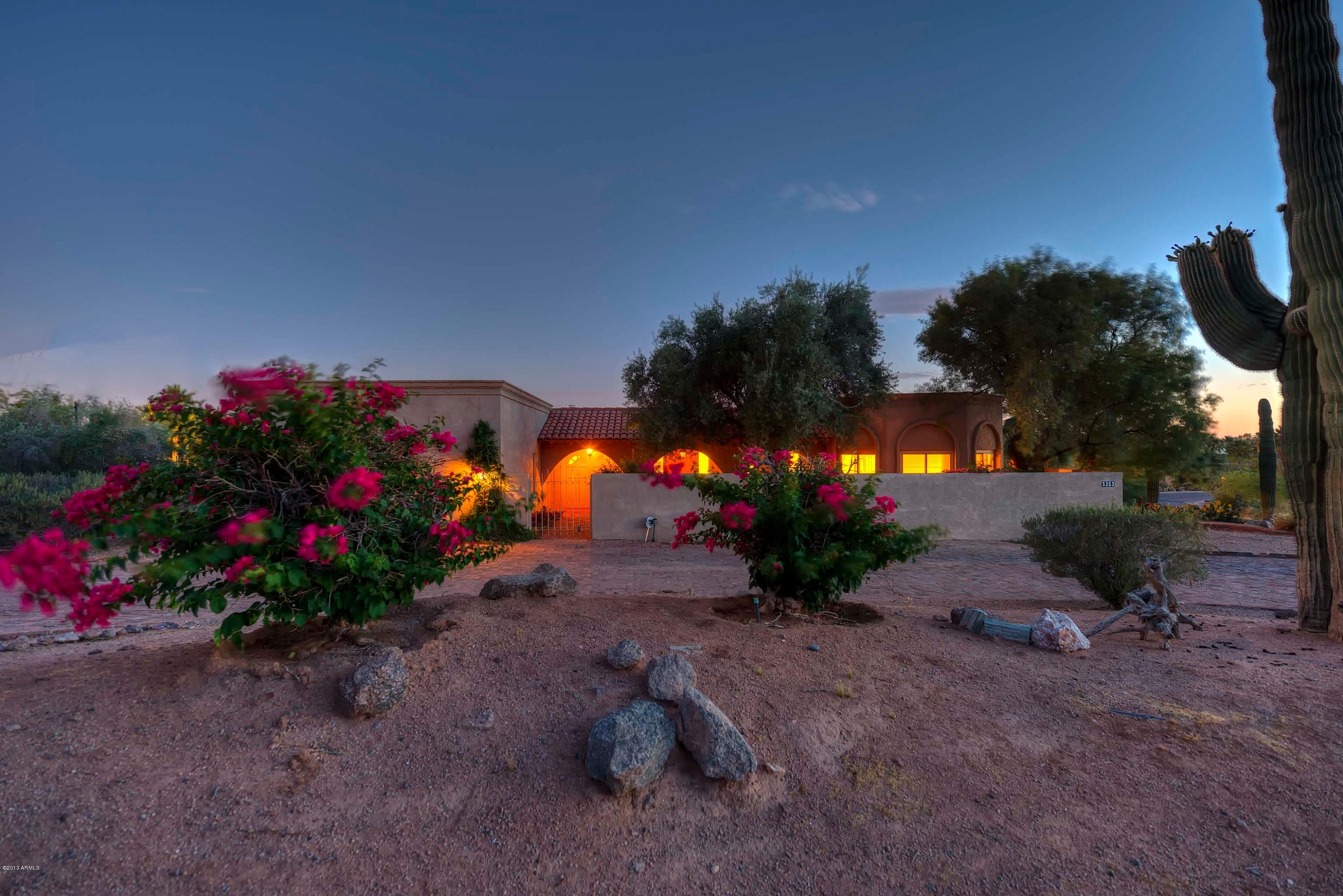 5353 East Rockridge Road Phoenix, AZ 85018 - Photo 3 of 24 003_Front at Dusk