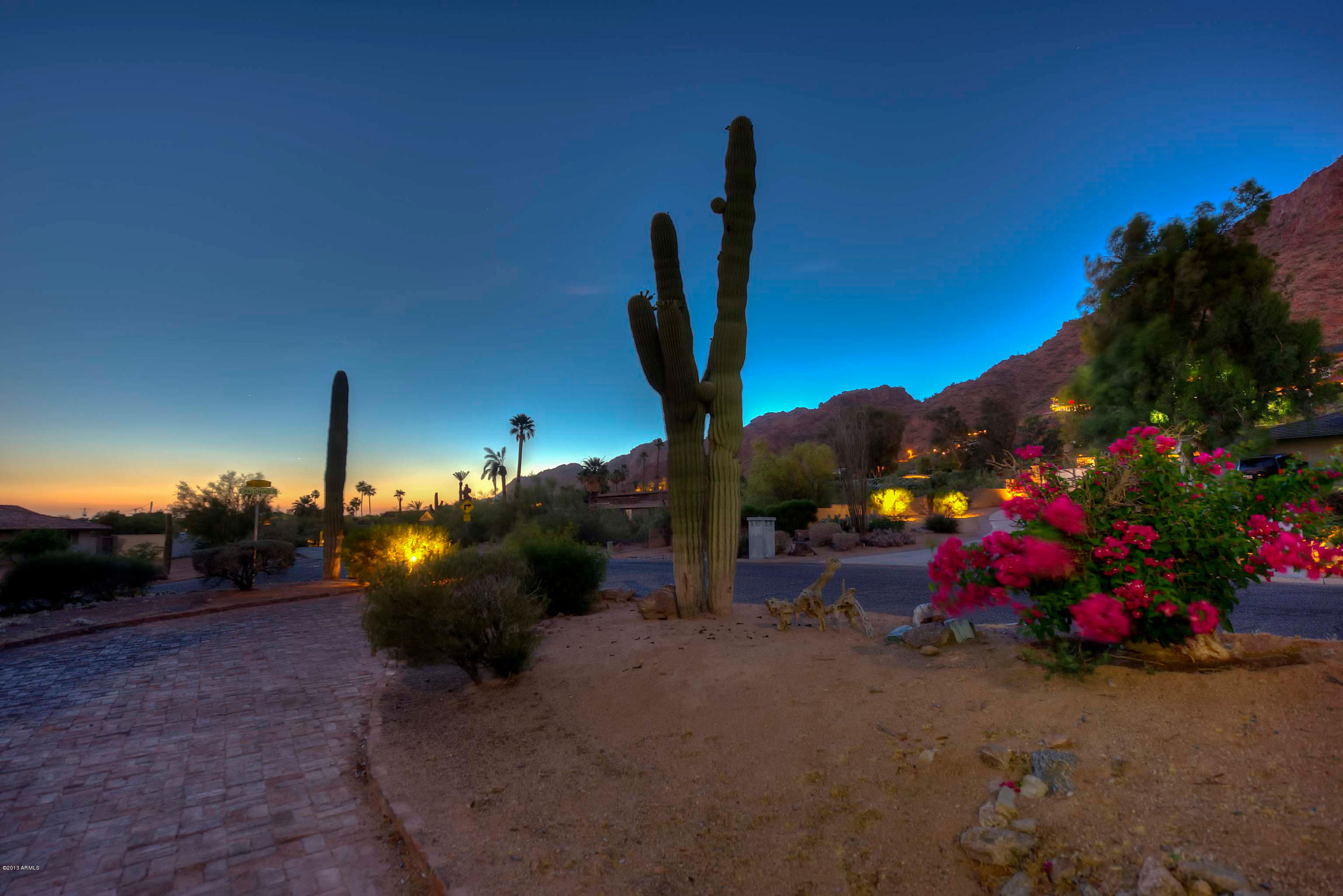 5353 East Rockridge Road Phoenix, AZ 85018 - Photo 8 of 24 006_Desert Landscaping