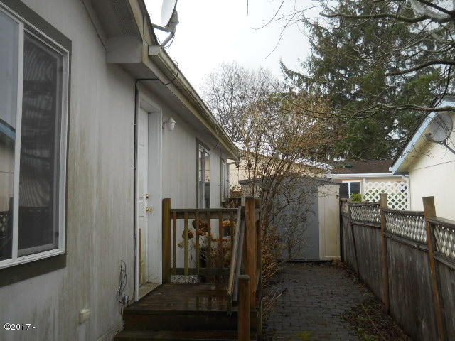 35420 Swan Avenue Nehalem, OR 97131 - Photo 18 of 18 Side / back door deck