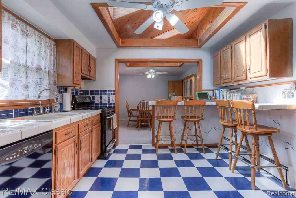 18231 Sumpter Road Belleville, MI 48111 - Photo 14 of 30 18231 sumpter interiors (4).jpg