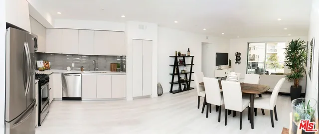 $5,290 | 625 South Barrington Avenue, Unit 110, Los Angeles, CA 90049