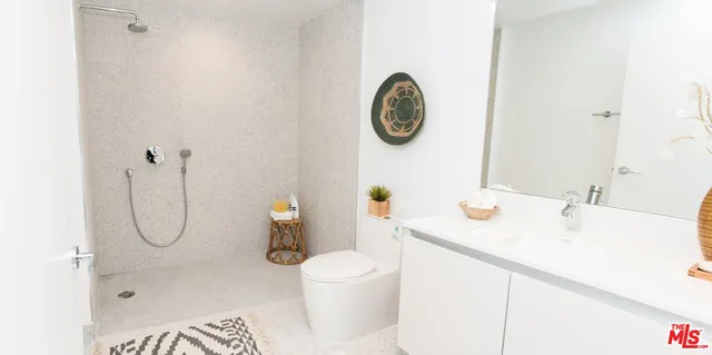 $5,290 | 625 South Barrington Avenue, Unit 110, Los Angeles, CA 90049