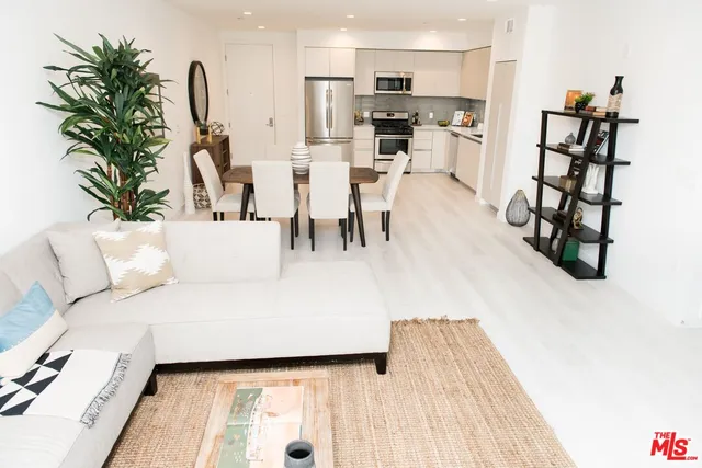 $5,290 | 625 South Barrington Avenue, Unit 110, Los Angeles, CA 90049