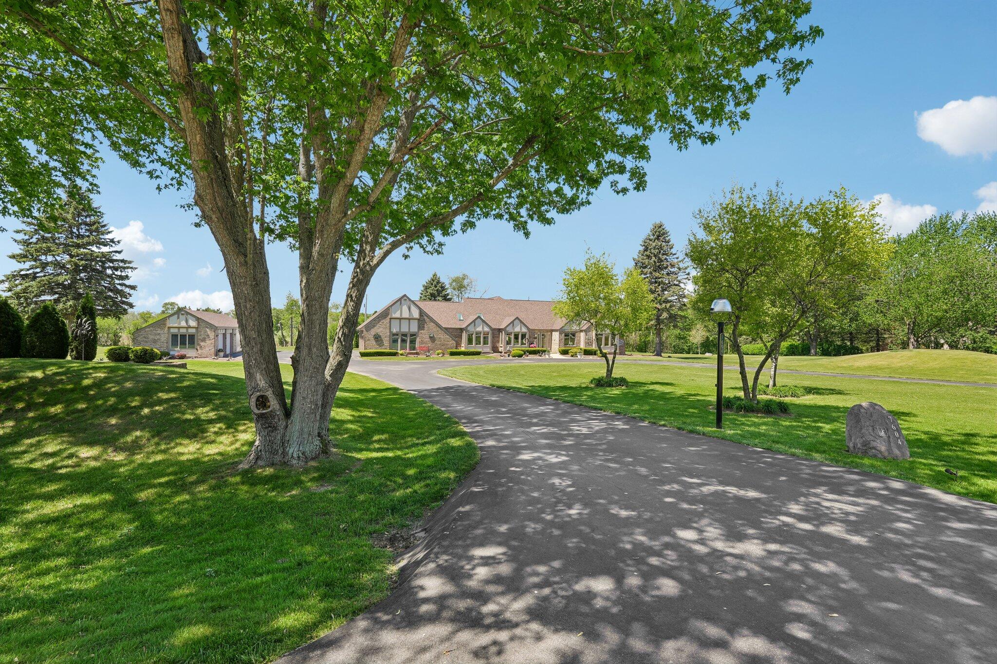 7604 Tree View Lane Caledonia, WI 53108 - Photo 7 of 90 7604 Treeview Dr (6)