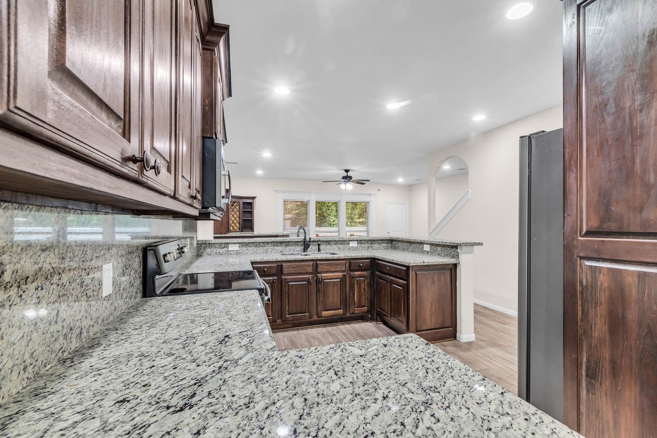 25171 Virginia Lane Porter, TX 77365 - Photo 11 of 39 Kitchen