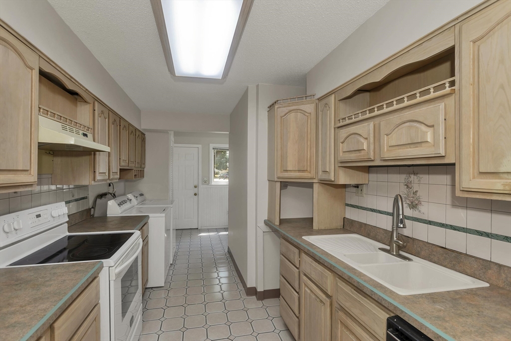 91 Partridge Lane, Unit 91 Chicopee, MA 01022 - Photo 7 of 26