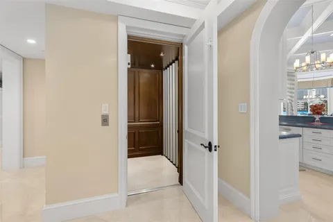 $30,000,000 | 2716 Aqua Vista Boulevard, Fort Lauderdale, FL 33301