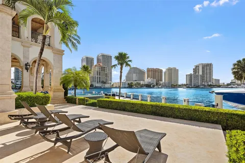 $30,000,000 | 2716 Aqua Vista Boulevard, Fort Lauderdale, FL 33301