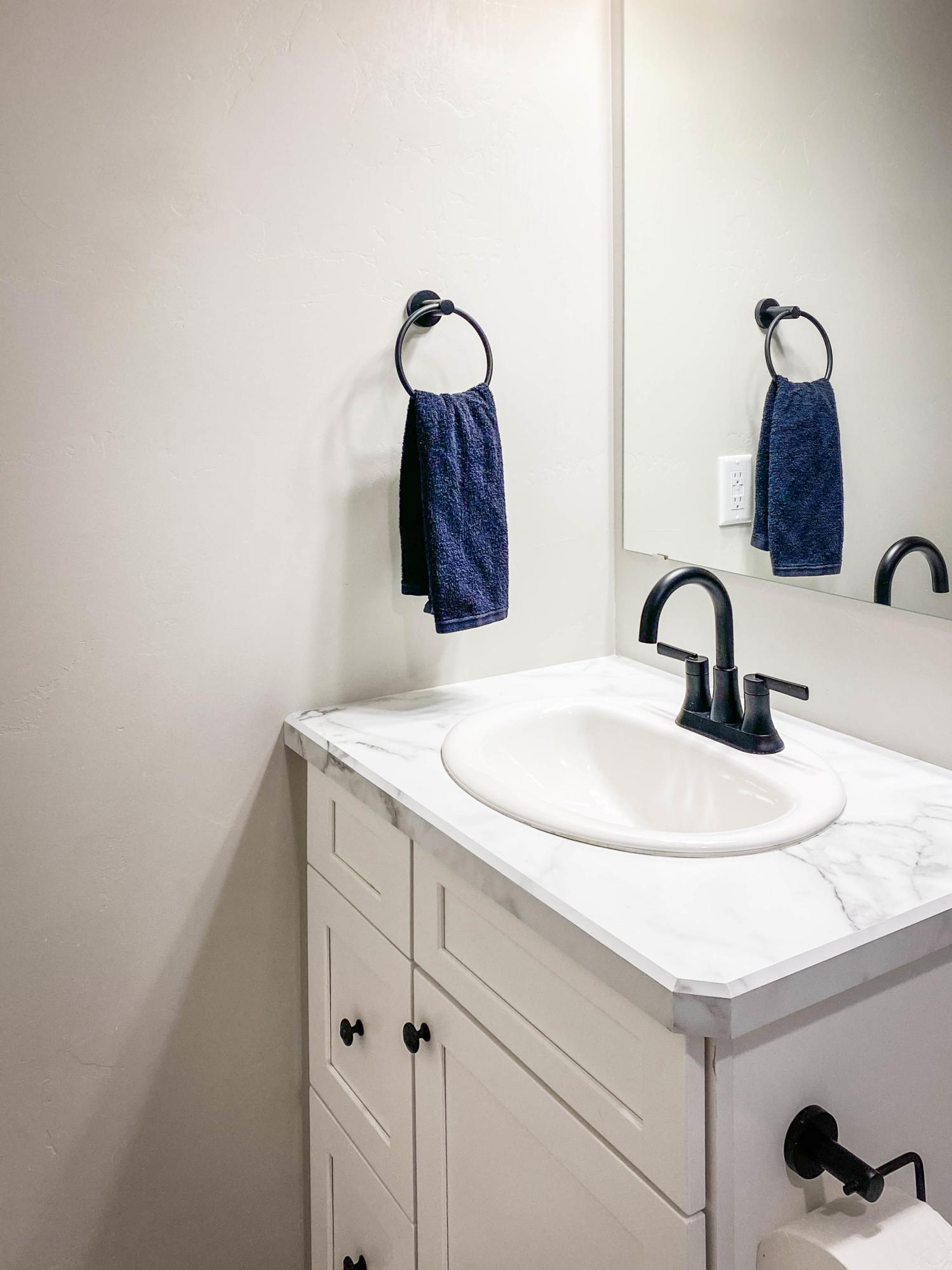 16447 Bassett Road La Pine, OR 97739 - Photo 14 of 16 Chamberlain - Secondary Bathroom 1