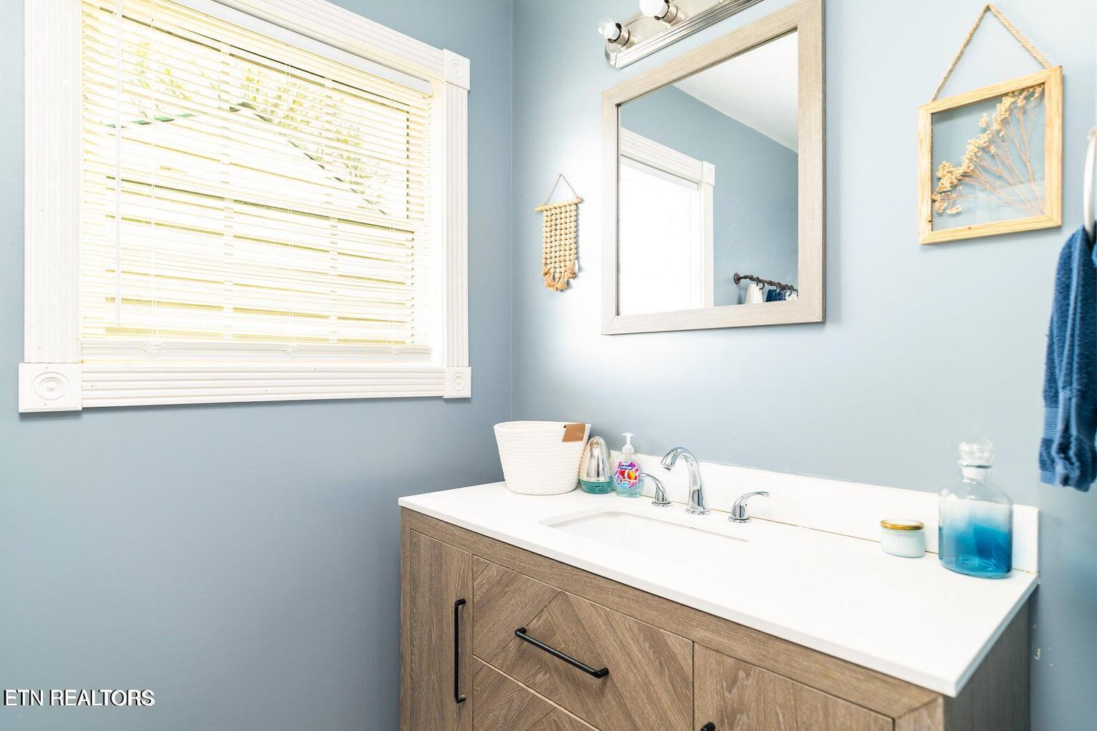 156 Rector Drive Huntsville, TN 37756 - Photo 8 of 15 Bathroom