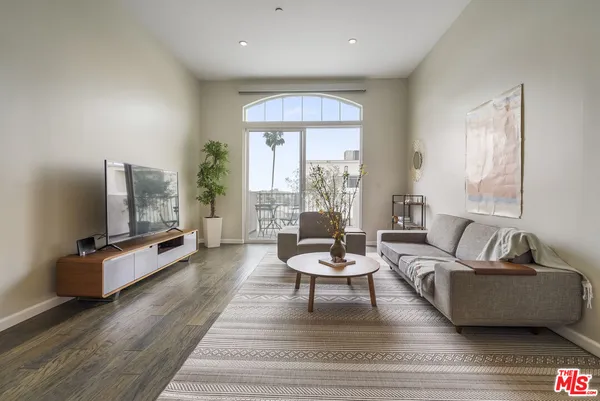 $1,195,000 | 1625 Granville Avenue, Unit 304, Los Angeles, CA 90025