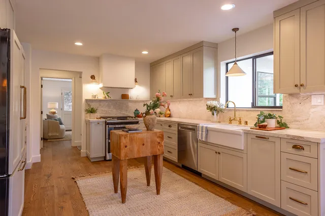 a view of a roof deck with wooden floor and fence