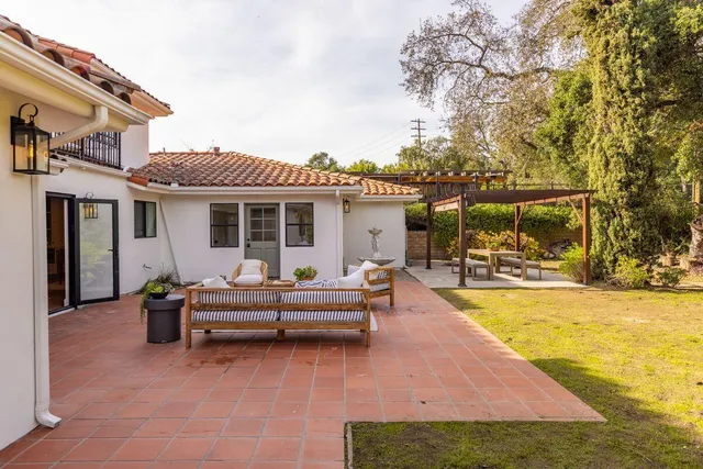 $2,950,000 | 300 West Santa Ana Street, Ojai, CA 93023