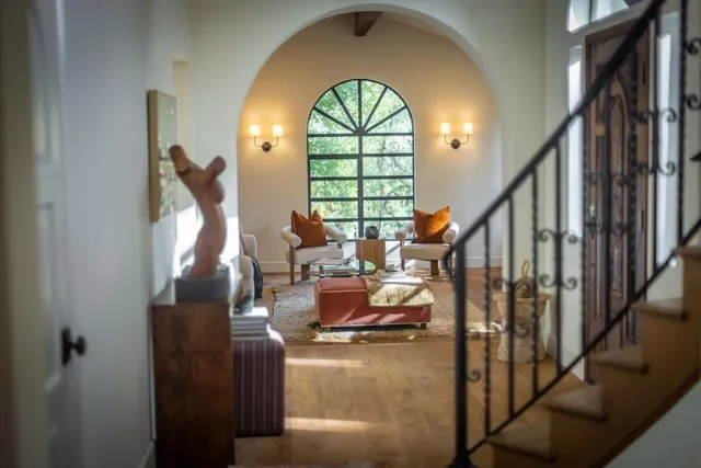 a view of entryway with a front door