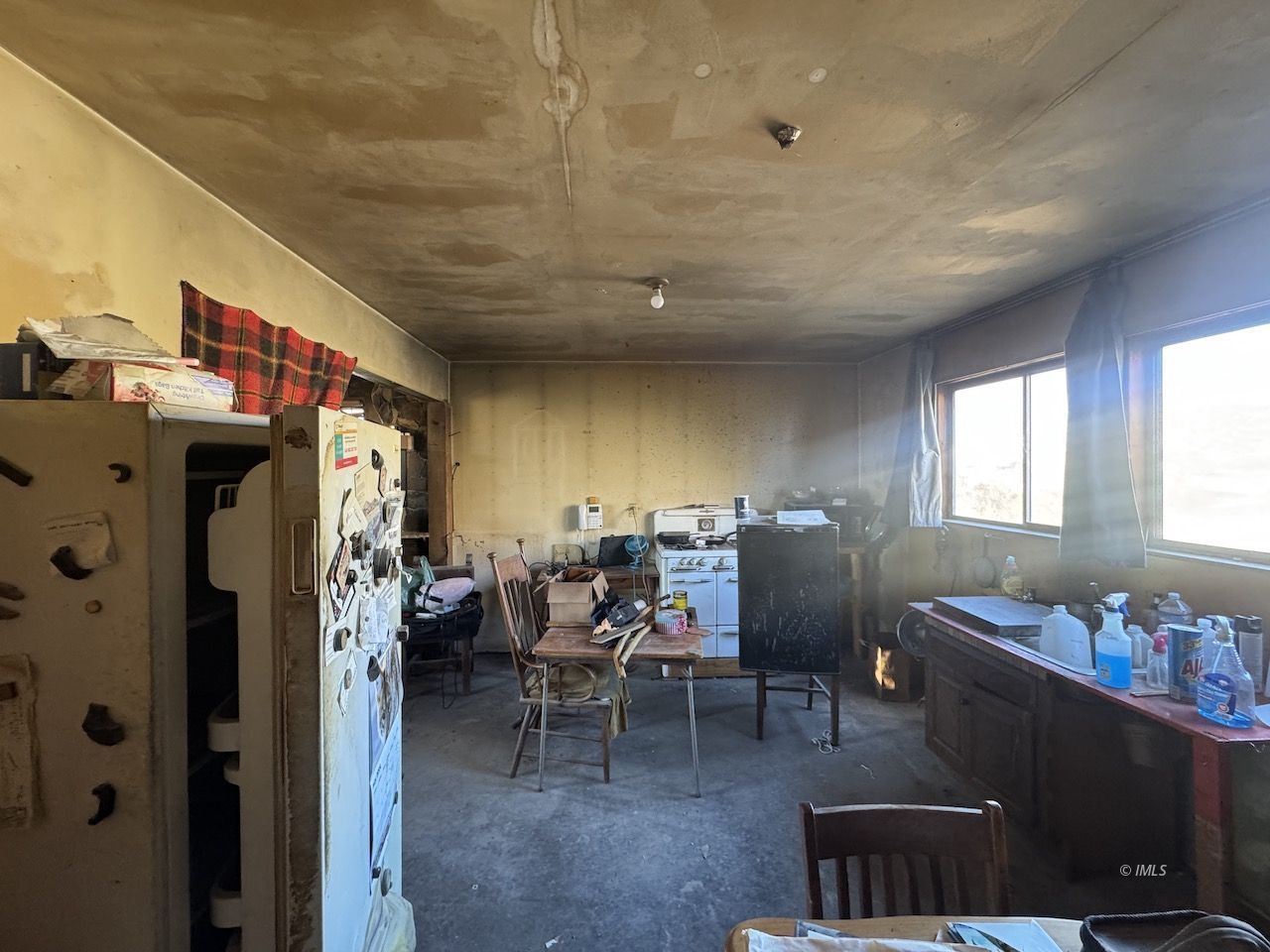 250 Reddy Street Darwin, CA 93522 - Photo 8 of 29 Kitchen