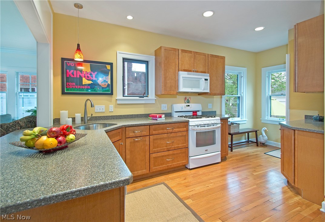 2953 Corydon Road Cleveland, OH 44118 - Photo 11 of 23