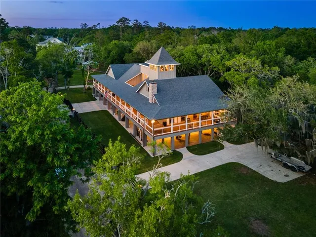 $3,000,000 | 115 Holly Street, Mandeville, LA 70448