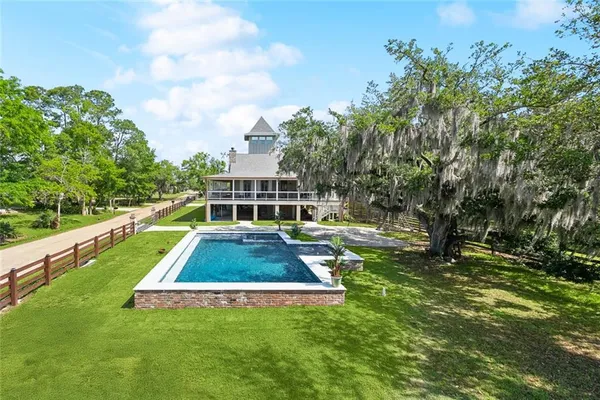 $3,000,000 | 115 Holly Street, Mandeville, LA 70448