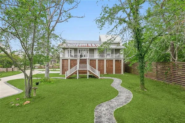 $3,000,000 | 115 Holly Street, Mandeville, LA 70448