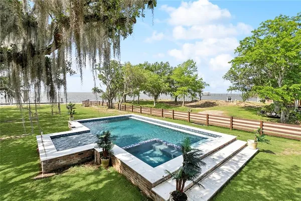 $3,000,000 | 115 Holly Street, Mandeville, LA 70448
