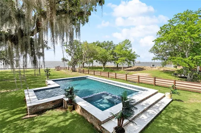 $3,000,000 | 115 Holly Street, Mandeville, LA 70448