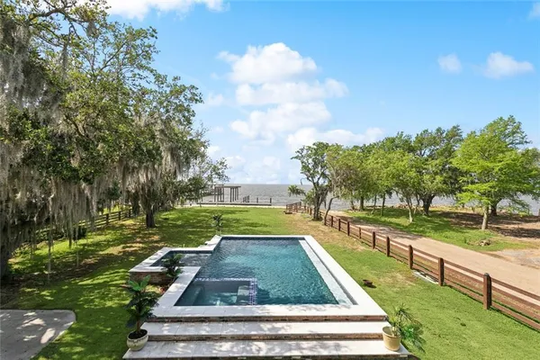 $3,000,000 | 115 Holly Street, Mandeville, LA 70448