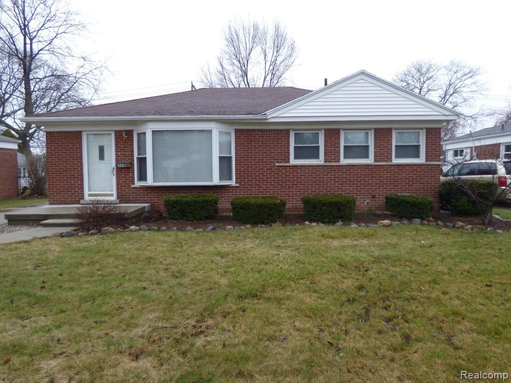 9818 Farmington Road Livonia, MI 48150 - Photo 3 of 34 P1080247.jpg