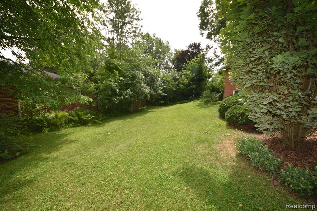 32743 Hearthstone Road Farmington Hills, MI 48334 - Photo 20 of 27