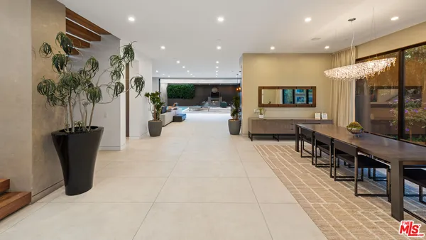 $26,000 | 623 North Edinburgh Avenue, Los Angeles, CA 90048