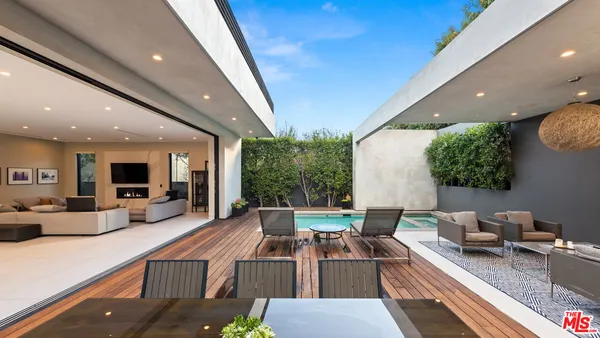 $26,000 | 623 North Edinburgh Avenue, Los Angeles, CA 90048