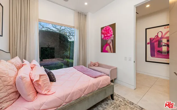 $26,000 | 623 North Edinburgh Avenue, Los Angeles, CA 90048