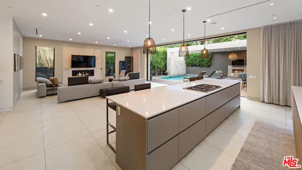 $26,000 | 623 North Edinburgh Avenue, Los Angeles, CA 90048