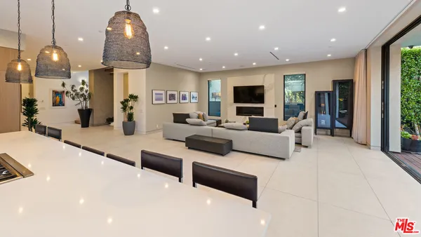 $26,000 | 623 North Edinburgh Avenue, Los Angeles, CA 90048