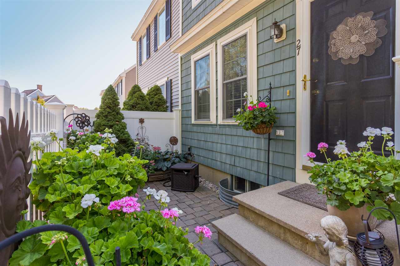 27 Elizabeth Road South Berwick, ME 03908 - Photo 2 of 34
