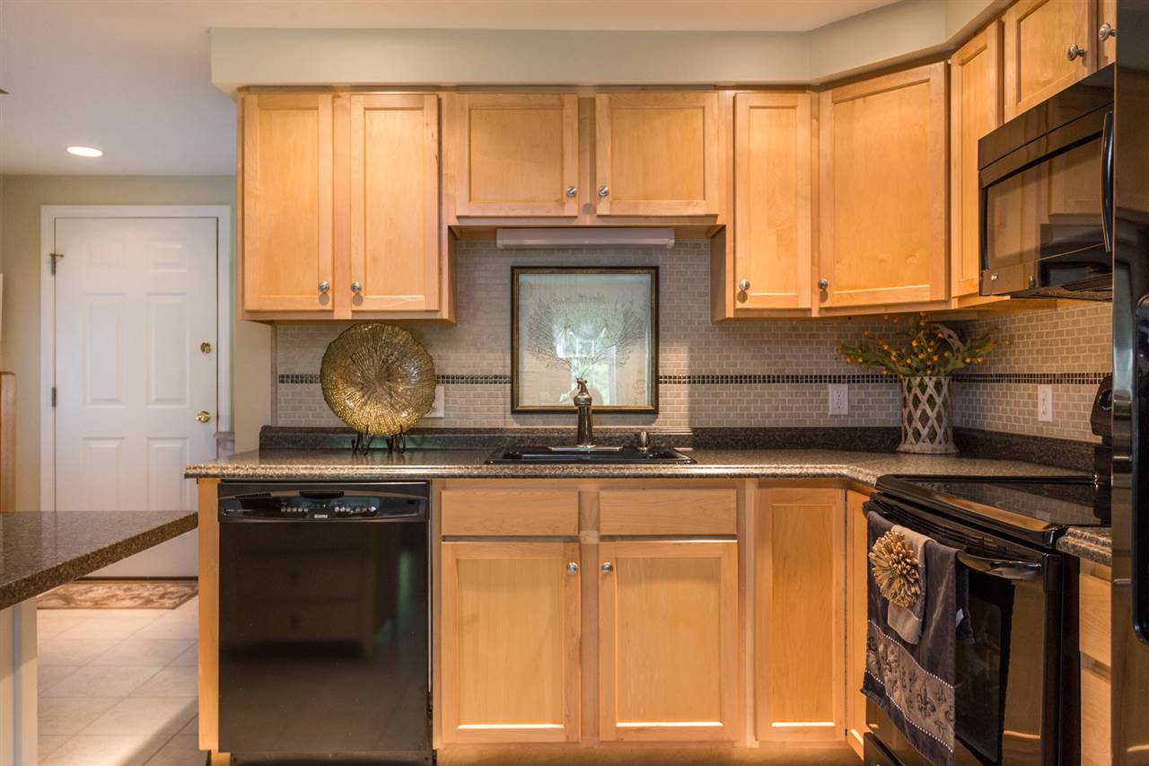 27 Elizabeth Road South Berwick, ME 03908 - Photo 10 of 34