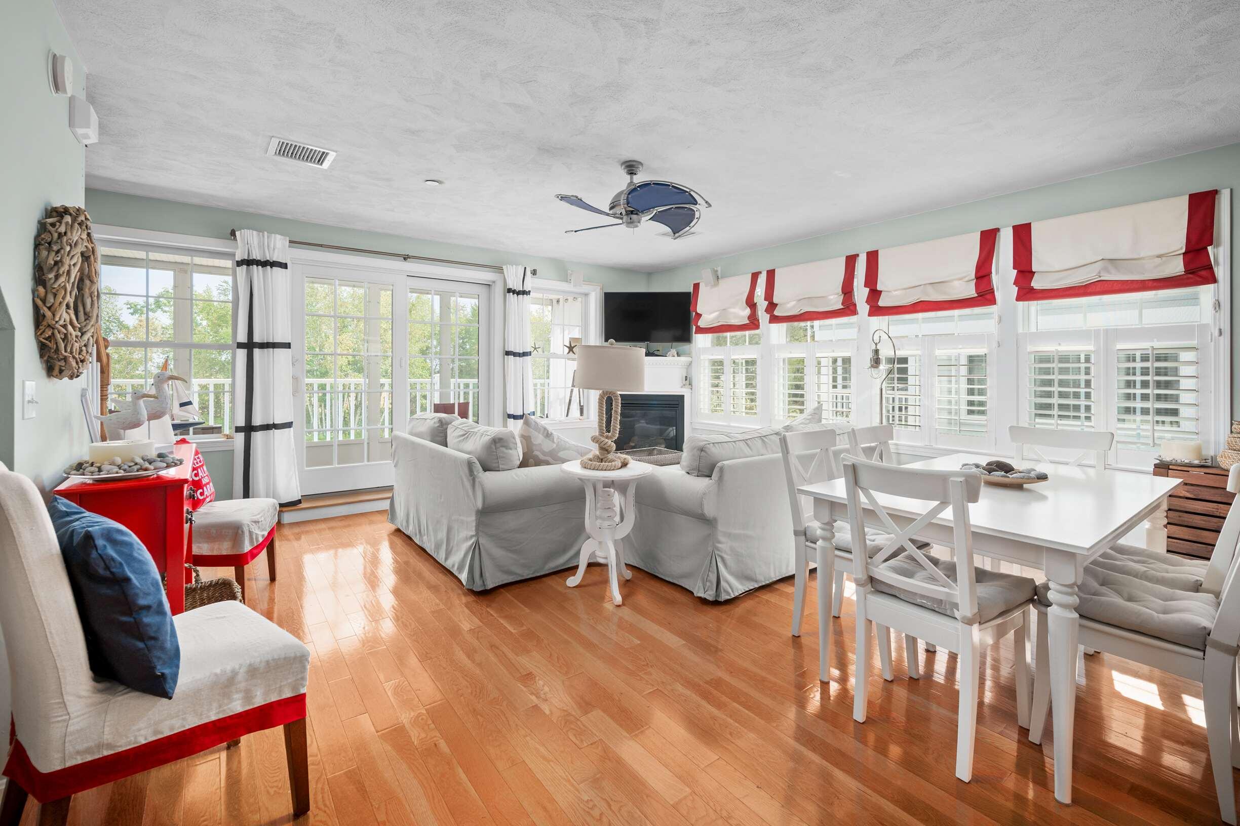 1413 Post Road, Unit 58 Wells, ME 04090 - Photo 5 of 26 Living Area